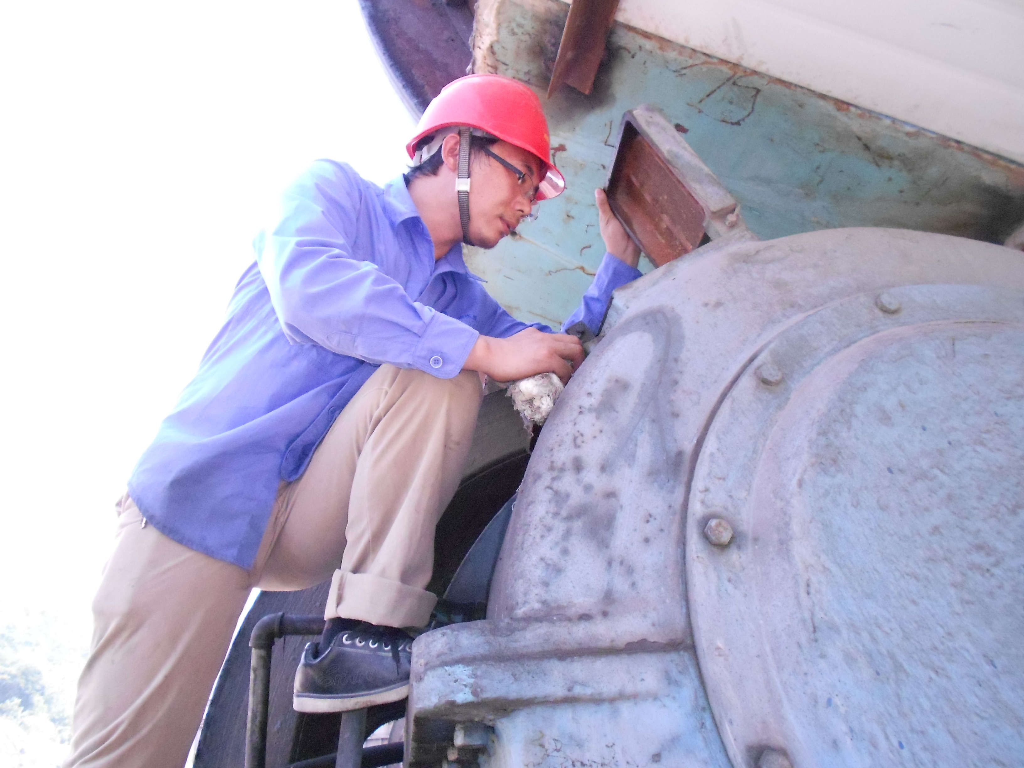 ���£�Ư����ˮ��һ�߹���