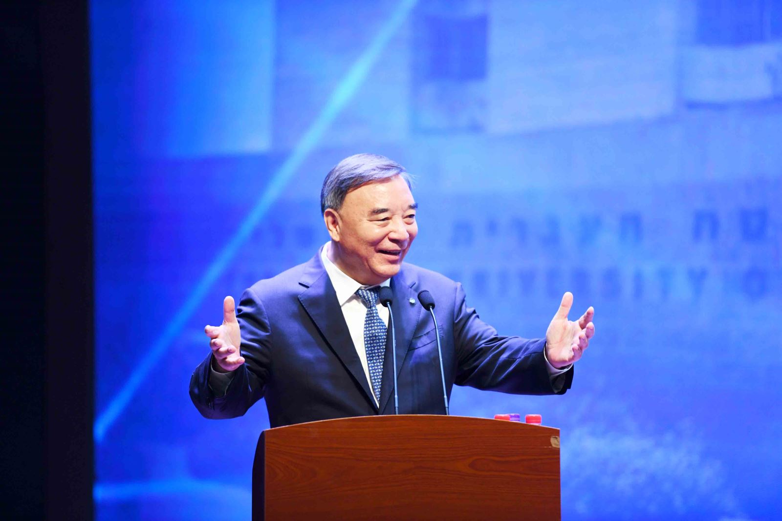 j9����վ�����й����ٷ���վ