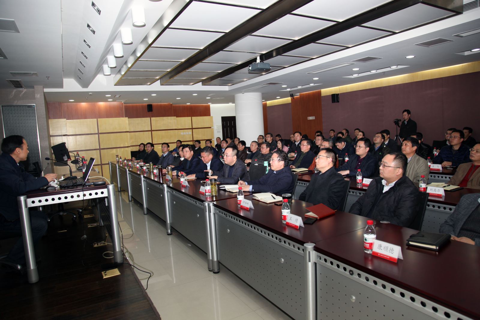 j9����վ�����й����ٷ���վ