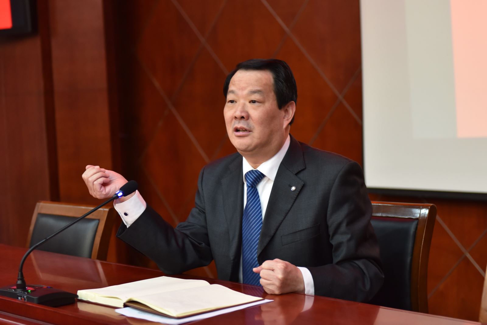 j9����վ�����й����ٷ���վ