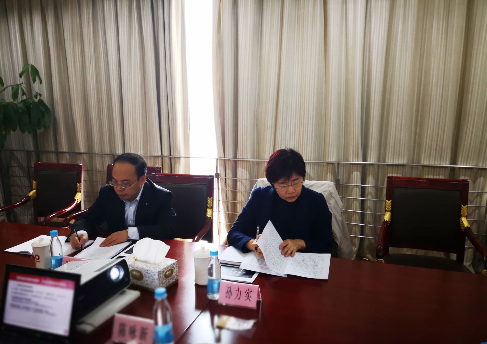 j9����վ�����й����ٷ���վ