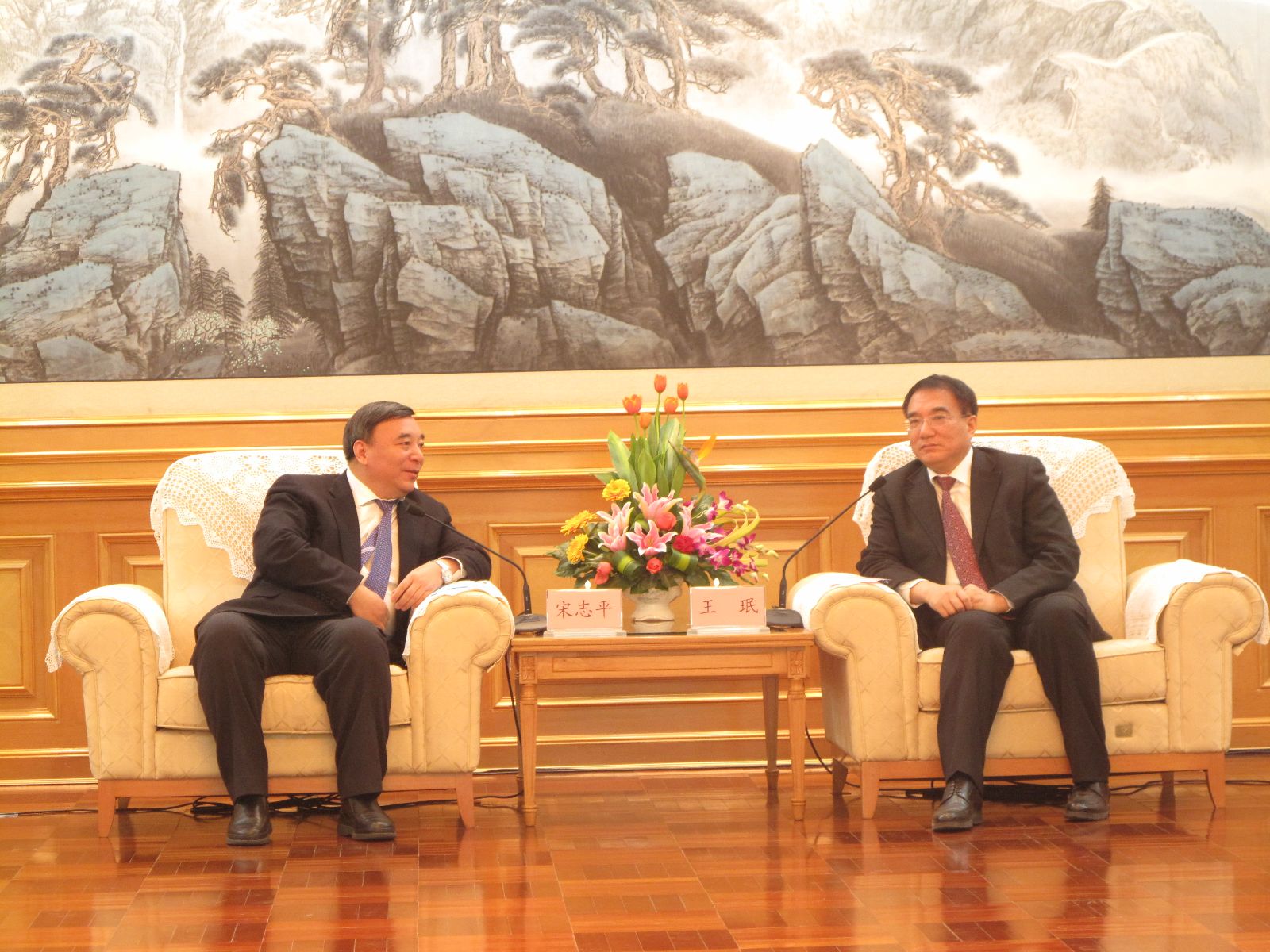 j9����վ�����й����ٷ���վ