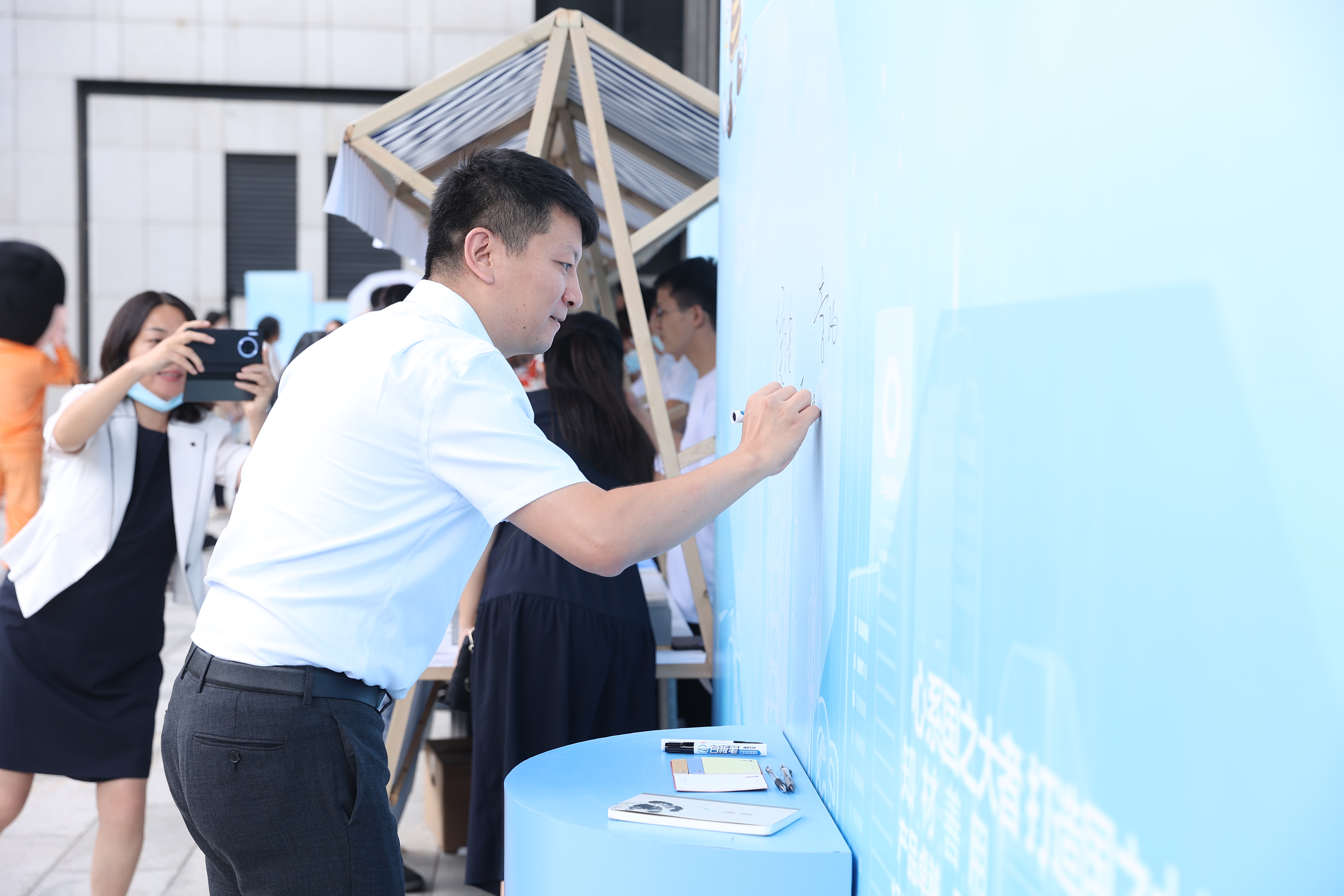 j9����վ�����й����ٷ���վ